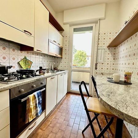 Low Cost Holiday An Business House And Free Park By Revenue House Комо Екстериор снимка