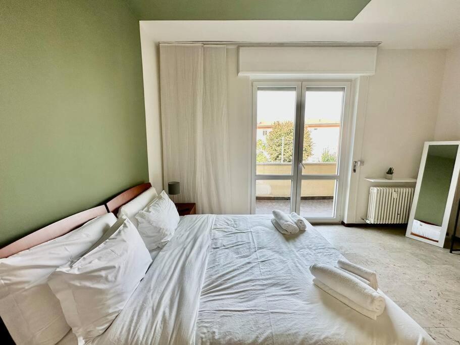 Low Cost Holiday An Business House And Free Park By Revenue House Комо Екстериор снимка
