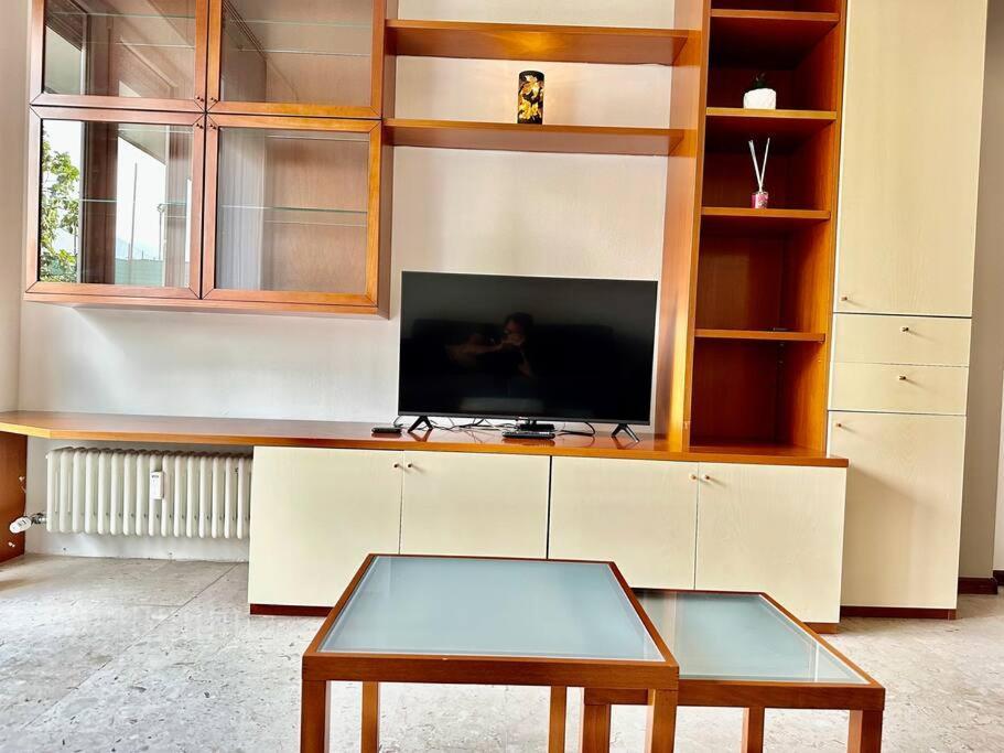 Low Cost Holiday An Business House And Free Park By Revenue House Комо Екстериор снимка