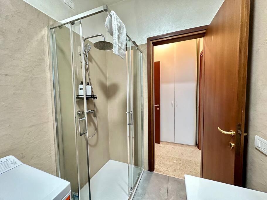 Low Cost Holiday An Business House And Free Park By Revenue House Комо Екстериор снимка