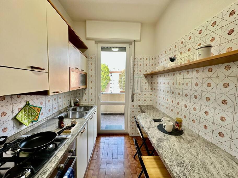 Low Cost Holiday An Business House And Free Park By Revenue House Комо Екстериор снимка