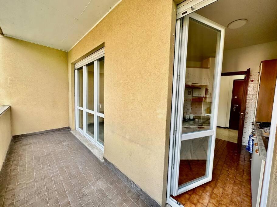 Low Cost Holiday An Business House And Free Park By Revenue House Комо Екстериор снимка